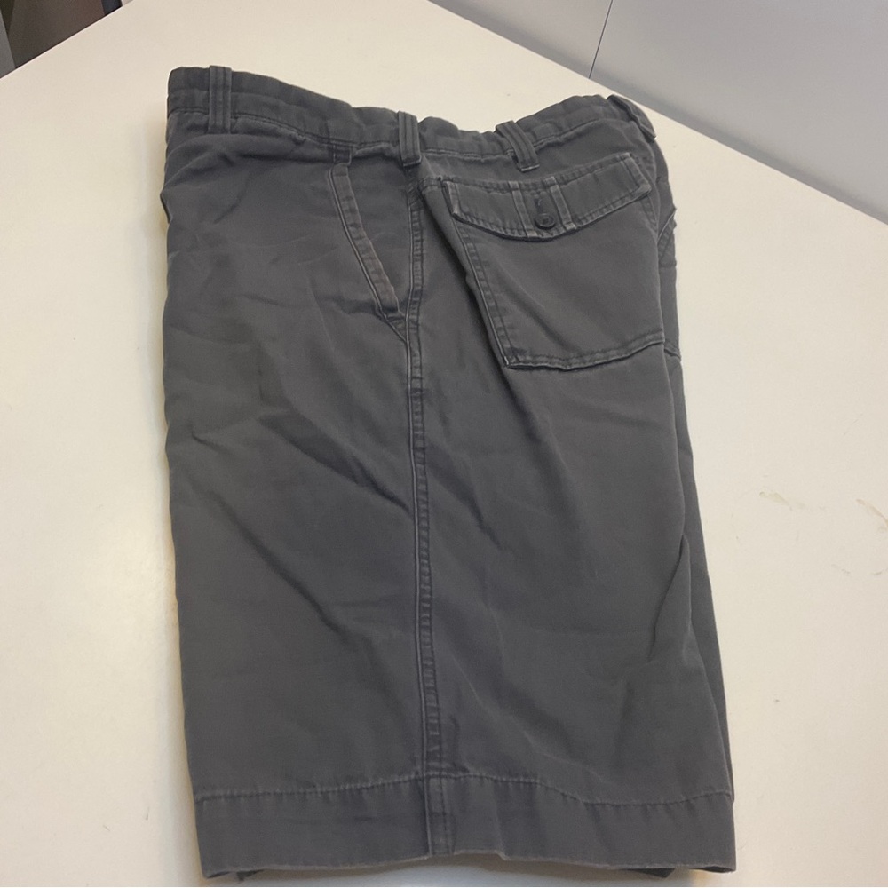 Perry Ellis America Short  , size 30 W , Gray color